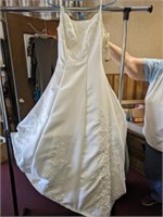 Size 8 Wedding Gown New w/ Tags, Shoes & Veil
