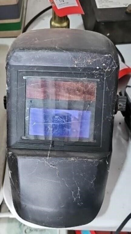 auto darkening welding helmet