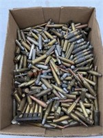 BOX OF VARIOUS ROUNDS AND BRASS