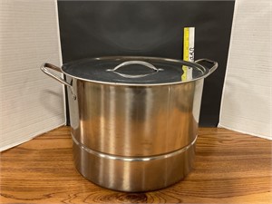 Stock pot with strainer