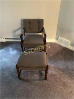 Button Back Cushioned Arm Chair w/ Foot Stool