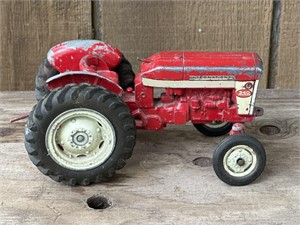 vintage international 340 diecast toy tractor