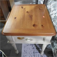 Broyhill Pine top single drawer end table in