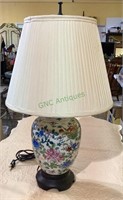 Asian porcelain lamp with wooden base ginger jar