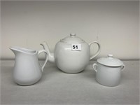 SOLID WHITE STONEWARE TEA POT MADE IN ENGLAND AND