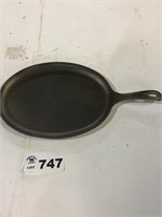 LODGE OVAL SKILLET