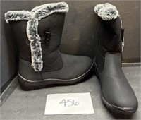 Size 7 black with furr boots