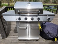 Stainless gas grill in good working cond. (no tank
