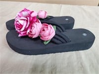 New floral flip flops size 40