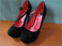 SIZE 5 1/2 BLACK STILETTO