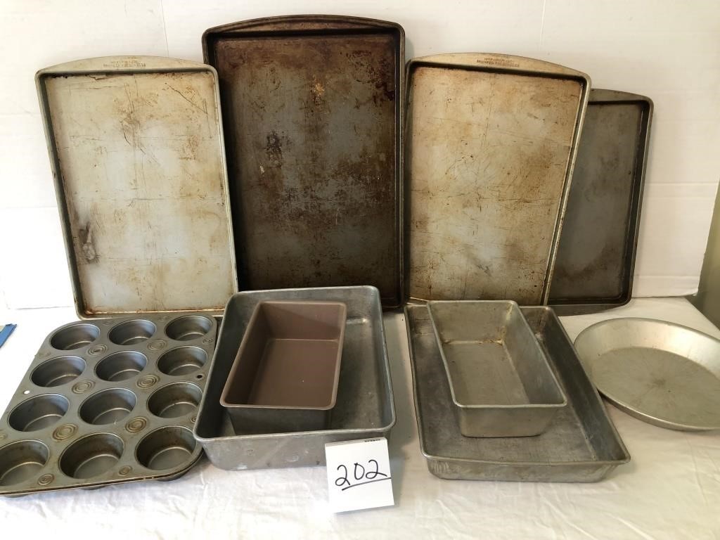 Assorted bake ware