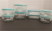 Pyrex glass storage containers w/snapware lids. 4