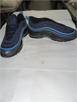 BLUE AND BLACK NIKE SHOES SIZE 6.5Y