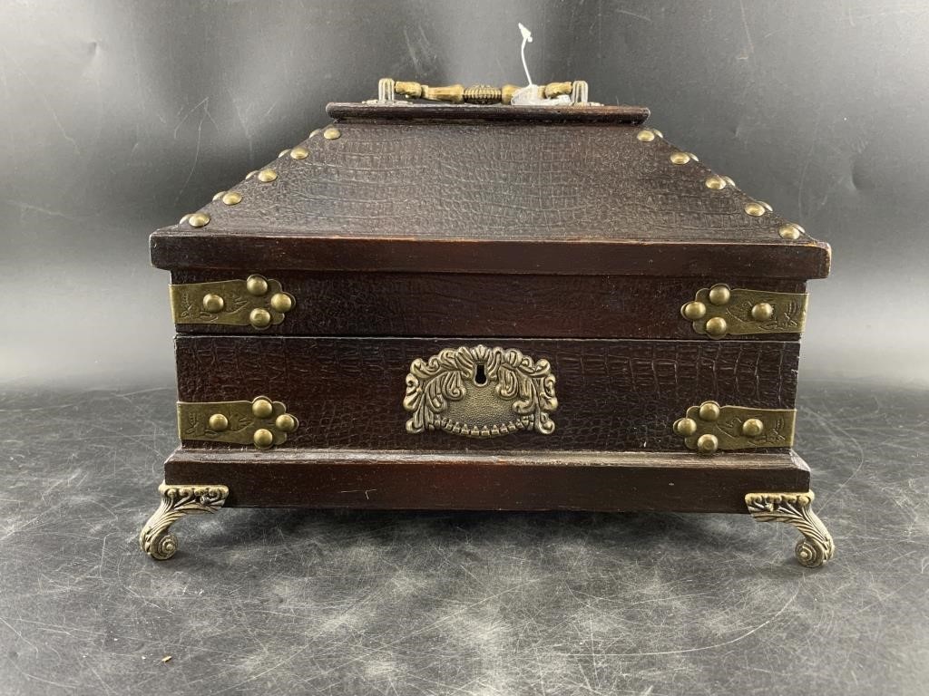 Leather bound brass detailed nesting trinket box,