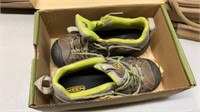 PR OF KEEN SIZE 6.5 HIKING BOOTS