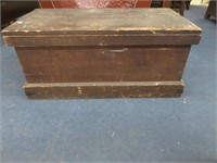 ANTIQUE PRIMITIVE TOOL CHEST WITH SLIDING TRAY