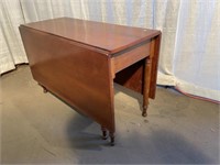 Early 20th Century Cherry Drop Leaf TAble