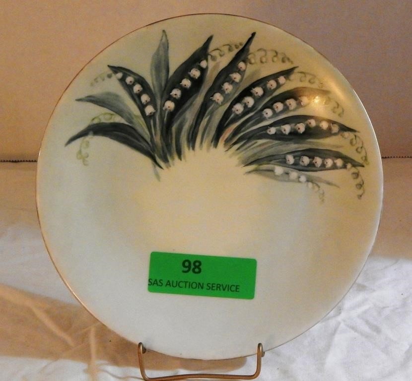 B&C white flower with green hand-painted plate