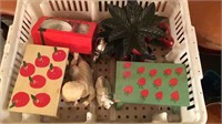 Lot of assorted fruit themed items, porcelain