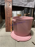 PINK TUB--PLAYHOUSE DISHES AND PANS