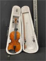 Nice, Student Violin w/ Bow & Soft Case