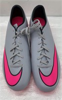 New nike soccer shoes size 11