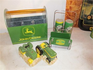 John Deere Picnic & Table Ware