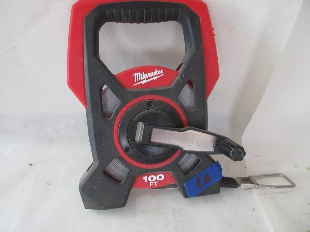 Milwaukee 100' Measuring Tape