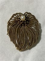 Vintage Brooch with Pearl