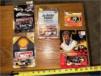 5 Nascar cars 1:64 scale