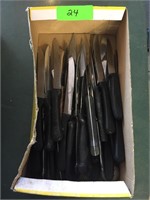 BOX LOT: Steak Knives