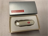 Victorinox Swiss Army multitool knife