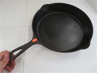 Cast iron frying pan