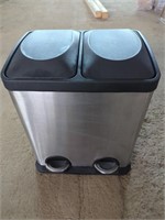 Double Bin Waste Can with Removable Compartments