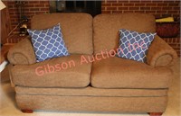 LaZBoy Love Seat & Accent Pillows