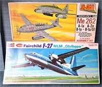 2 VINTAGE MODEL AIRPLANES IN BOX REVELL & JO-HAN