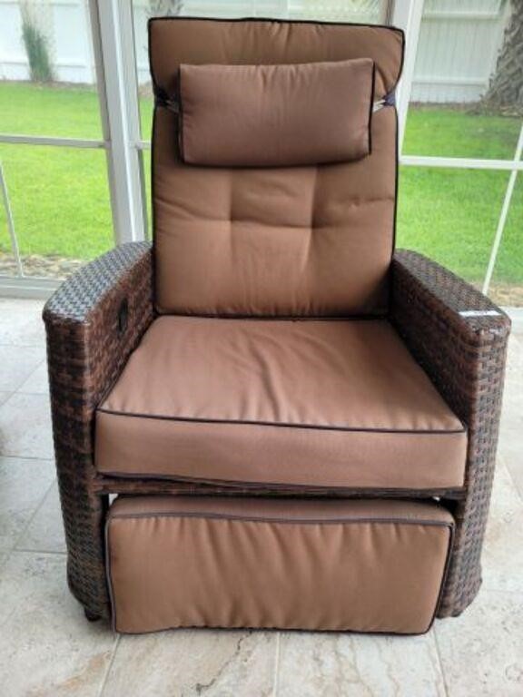 RESIN WICKER OUTDOOR RECLINER