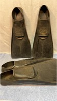 Two pairs of swim fins