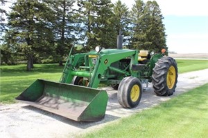 John Deere 2640 Tractor with  146 Loader