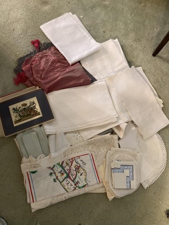 Box of tablecloths/ napkins etc- see pictures