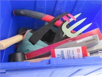 PLASTIC CONTAINER WITH VARIOUS TOOLS