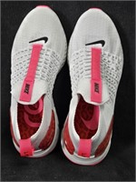 NWOT Ladies Nike React Phantom Run FK2 Sneakers