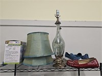 2 Lamps and women's shoes