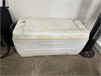 LARGE IGLOO ICE CHEST