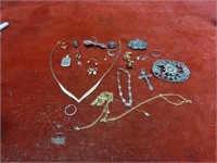 Vintage assorted jewelry lot. Couple rings