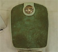 VINTAGE BATHROOM SCALE