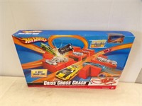 HOT WHEELS "CRISS CROSS CRASH" TRACK SET