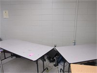 2 Folding Tables