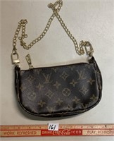 PRETTY LOUIS VUITTON LADIES PURSE FAUX