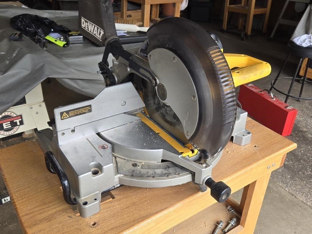 DeWalt 12" compound miter saw